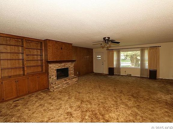 3rd image of 421 E 11th St