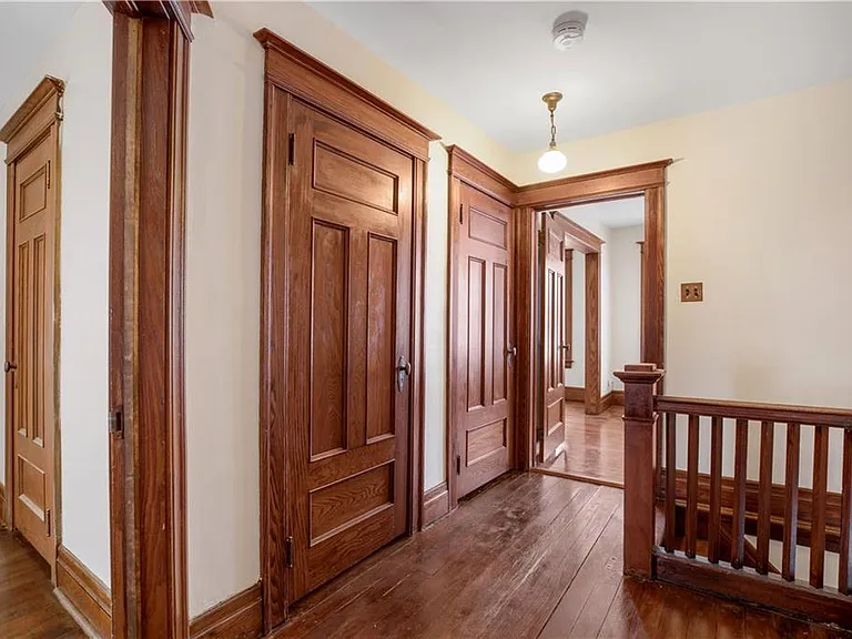 37 Niagara St — Photo 16