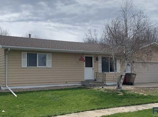 1006 S Garfield St, Lennox, SD 57039