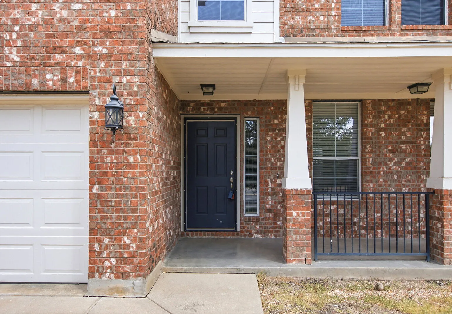 4 bed, 2.5 bath, 2458 sqft, $2,350 — Photo 4