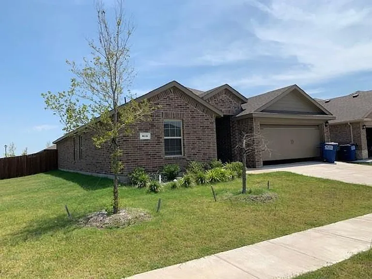 814 Rustic Meadows Trl — Photo 1