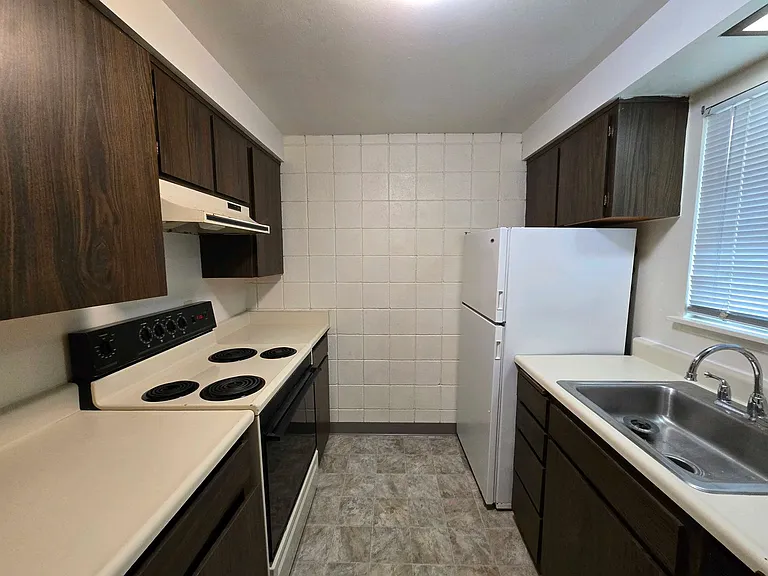 2125-2145 NW Highland Dr — Photo 10