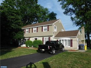 902 Hilltop Rd, Cinnaminson, NJ 08077