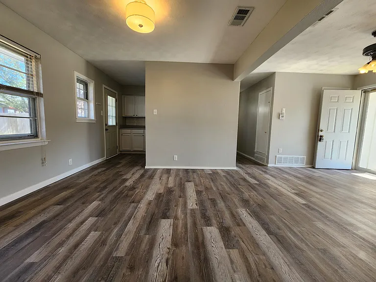 2626 Linda Dr — Photo 5