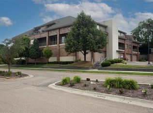 714 N Main St, Rochester, MI 48307