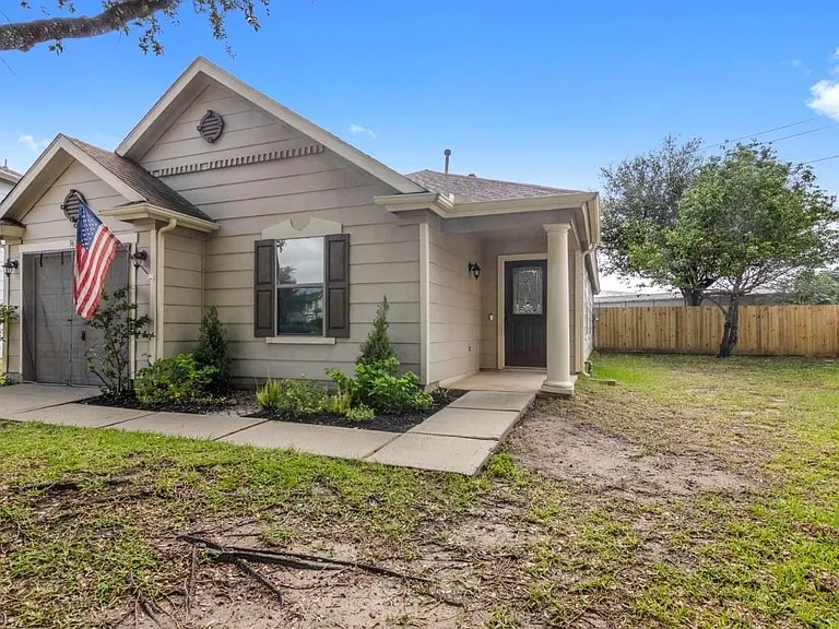 3638 Fuller Bluff Dr — Photo 2