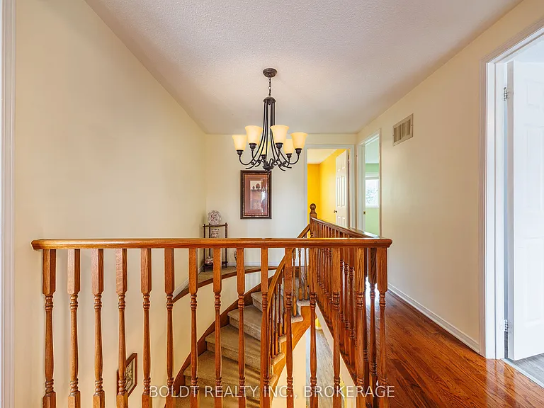 64 Carmine Cres — Photo 16
