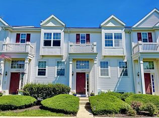 1227 Driftwood Ln, Hampshire, IL 60140