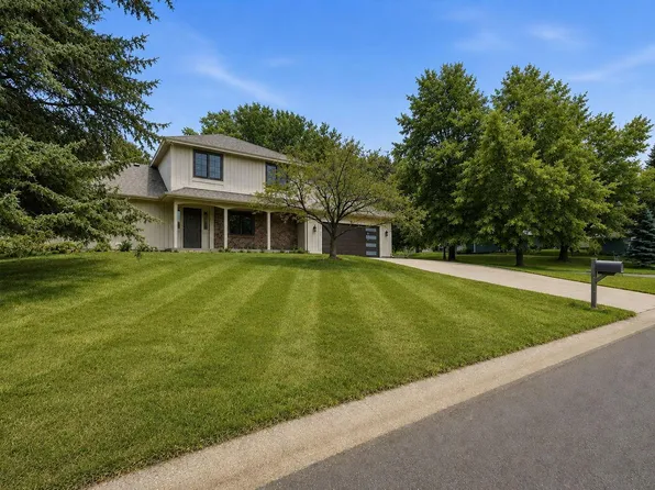 10427 Brown Farm Cir, Eden Prairie, MN 55347