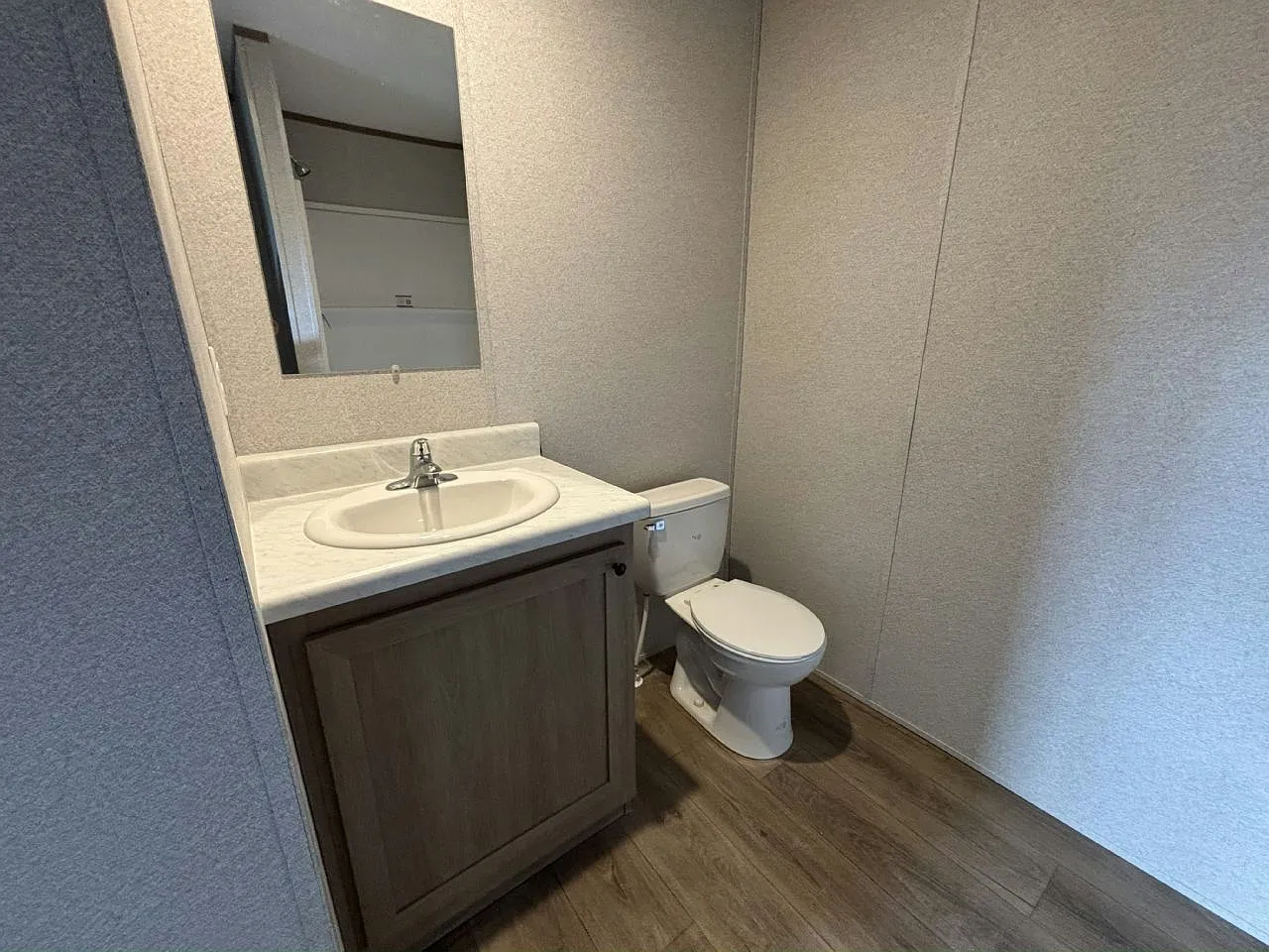 1 bed, 1.0 bath, $998 — Photo 4
