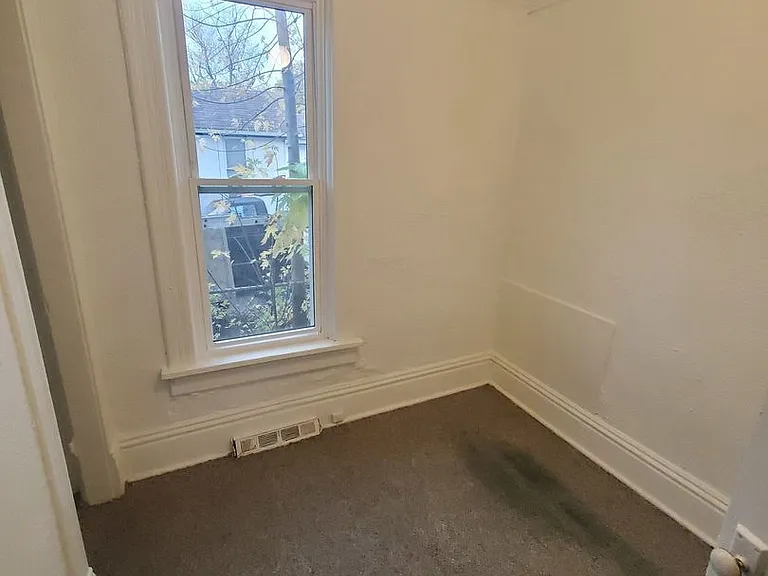 1320 Maple St. (Duplex) — Photo 4