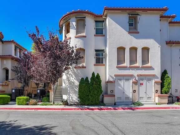 3rd image of 1367 McKinley Ct