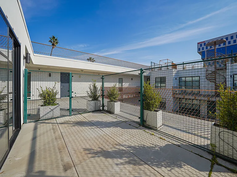 5800 Harold Way — Photo 19