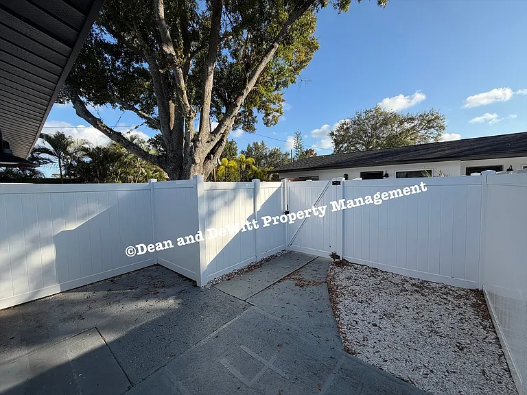 9011 Doctor Martin Luther King Junior St N — Photo 2