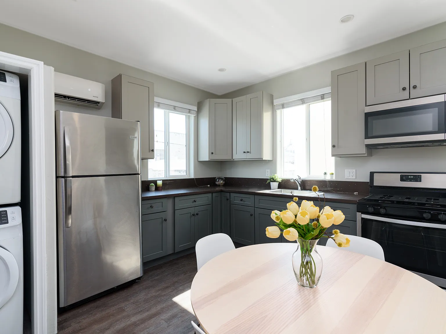 4 bed, 2995 sqft, $925 — Photo 4