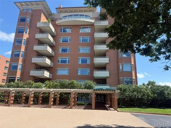 800 S Hanley Rd APT 2B, Saint Louis, MO 63105