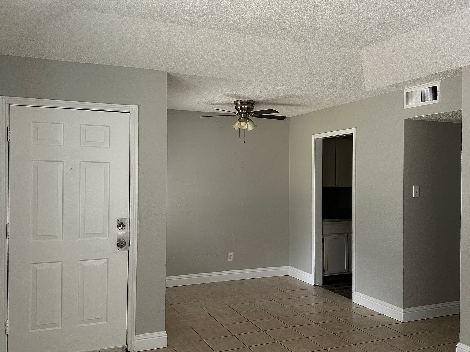 2 bed, 806 sqft, $1,500 — Photo 2