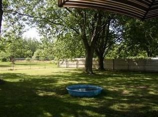 4020 Meadow Ln, Saint Joseph, MI 49085
