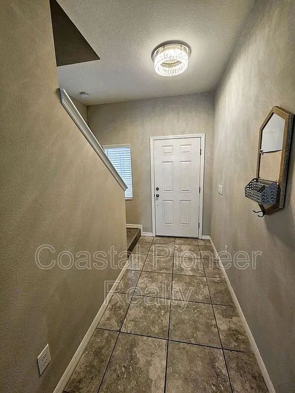 3 bed, 2.0 bath, 1400 sqft — Photo 4