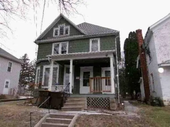 821-823 S Oak Ave, Freeport, IL 61032