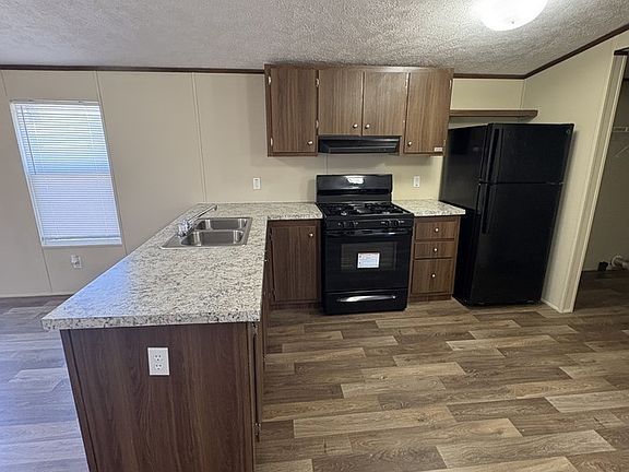 4th image of 23 Imperial Valley Dr