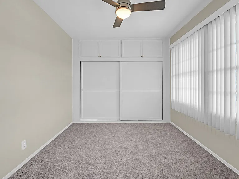 2 Bedrooms 1 Bath Unit In Great Location — Photo 7