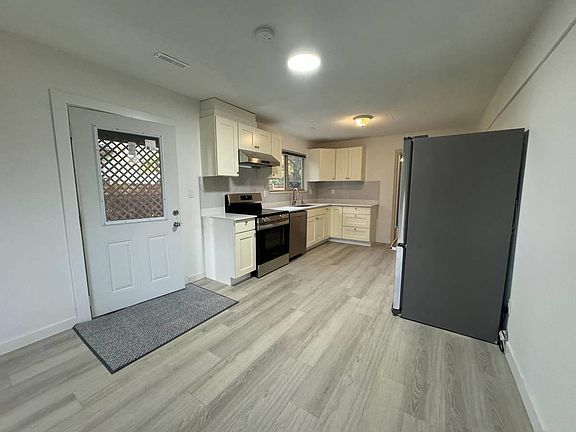 5th image of 20220 Chigwell St