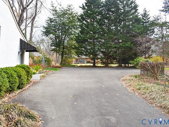 2nd image of 8138 Grimsby Rd