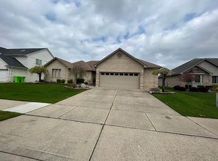53412 Poinsettia Dr, Macomb, MI 48042
