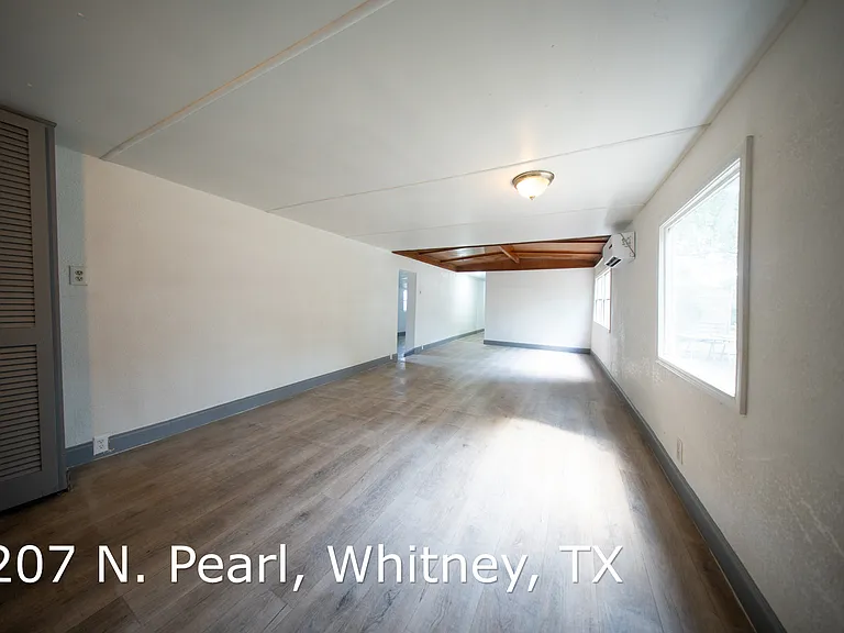 207 N Pearl St — Photo 10