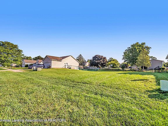 4th image of 965 Franklin Farm Dr