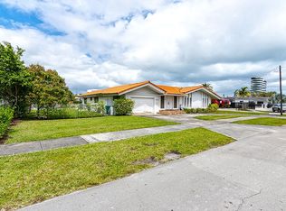 2441 NE 196th St, Miami, FL 33180