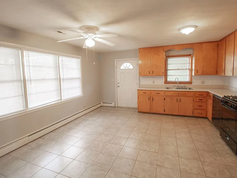 1303 Smiley Ln — Photo 32