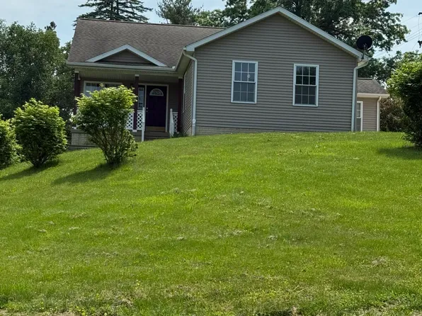 12 Picardy Pl, Hillsdale, MI 49242