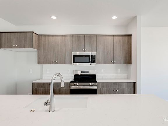 5th image of 629 W Snowy Owl St