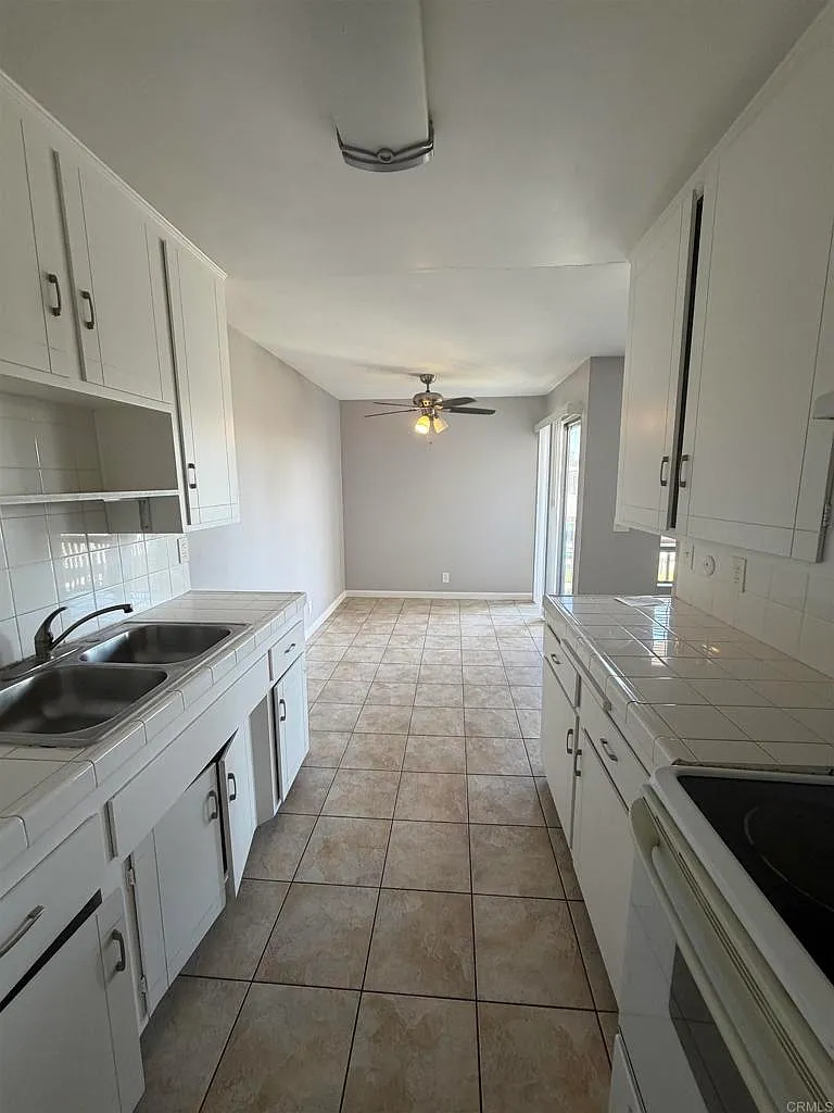 2 bed, 900 sqft, $2,400 — Photo 4