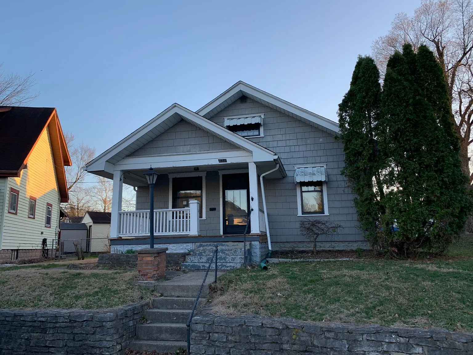 436 Sedgwick Pl photo 1