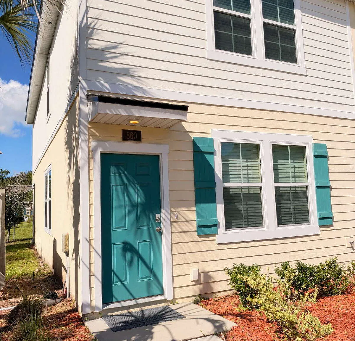 3 bed, 2.5 bath, 1338 sqft, $1,800 — Photo 1
