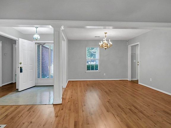 4th image of 15 Twin Oaks Cir