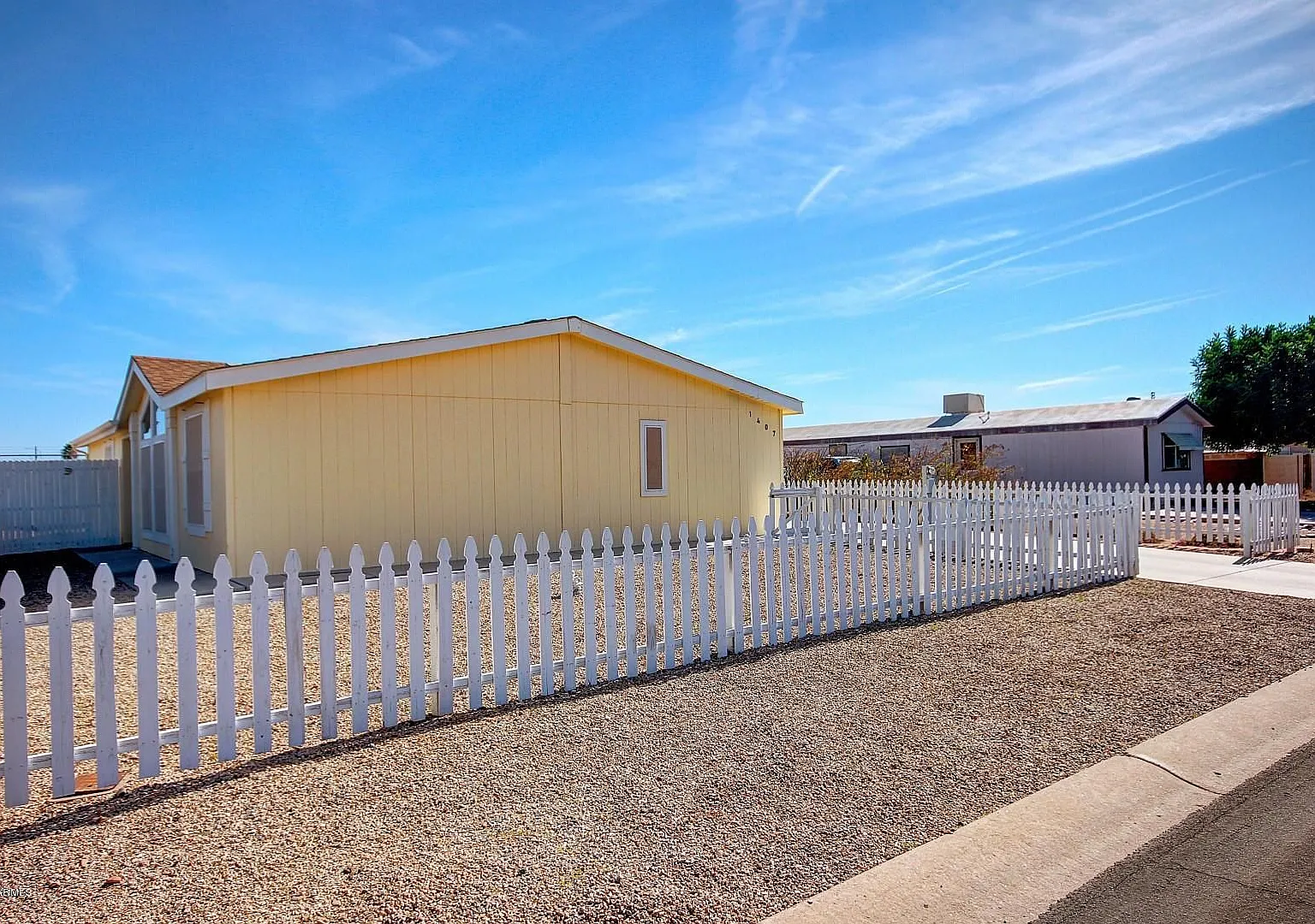 Nice 3 bed 2 bath modular home in East Mesa! — Photo 1