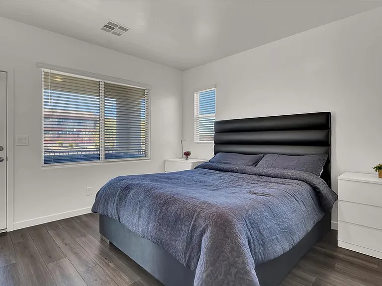 12340 Harbor Isle Ave — Photo 6