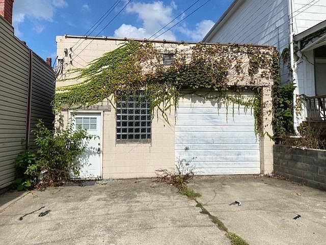 1st image of 2104 Lawn Ave