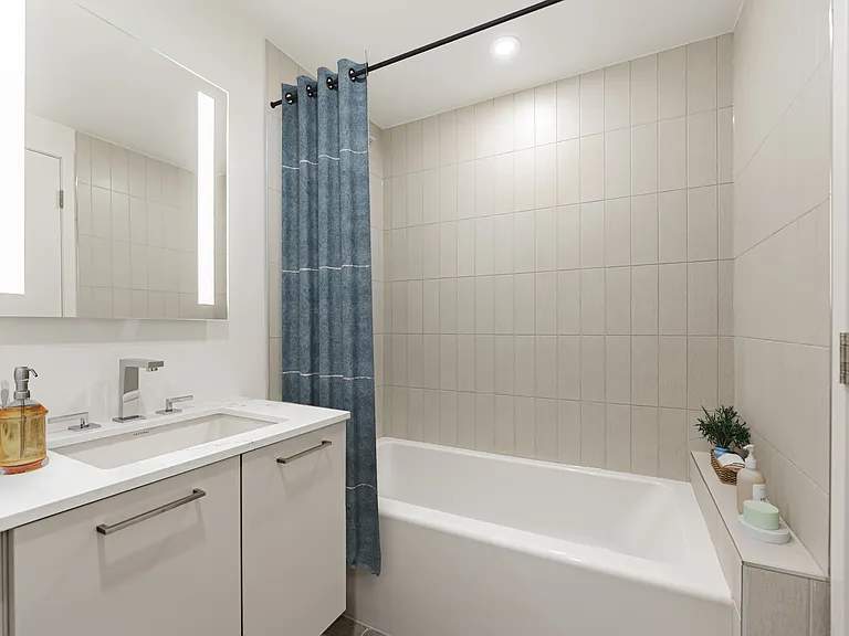 370 Queens Quay W — Photo 7