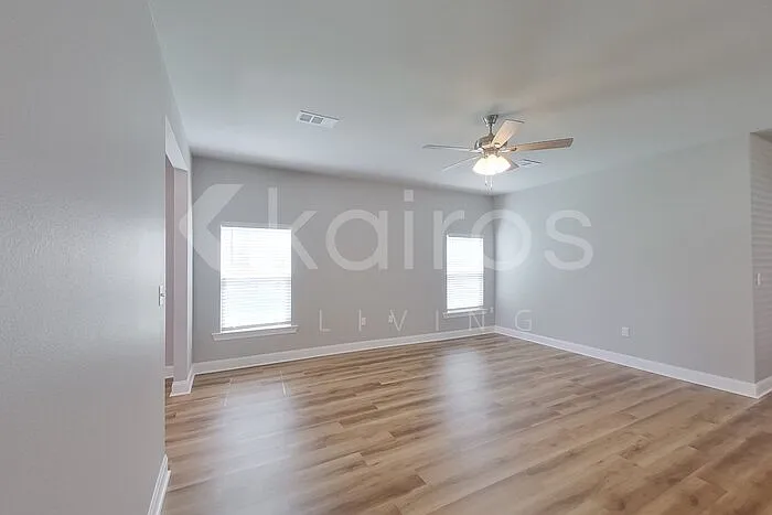 3 bed, 2.0 bath, 1618 sqft, $2,045 — Photo 2