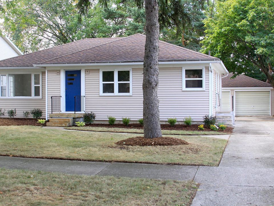 1st image of 850 Everglade Dr SE