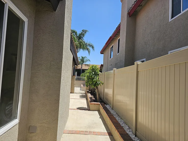 45665 Calle Ayora — Photo 9
