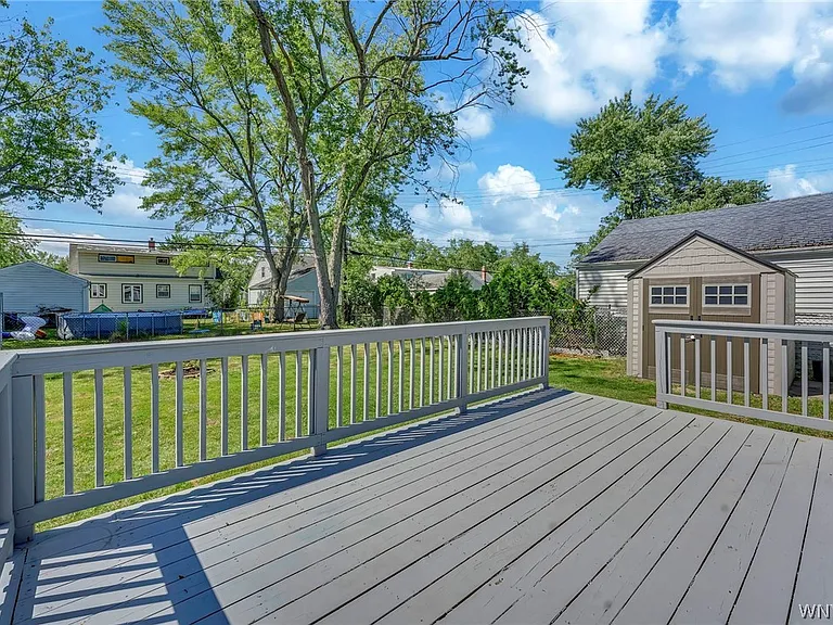 206 Wrexham Ct N — Photo 39
