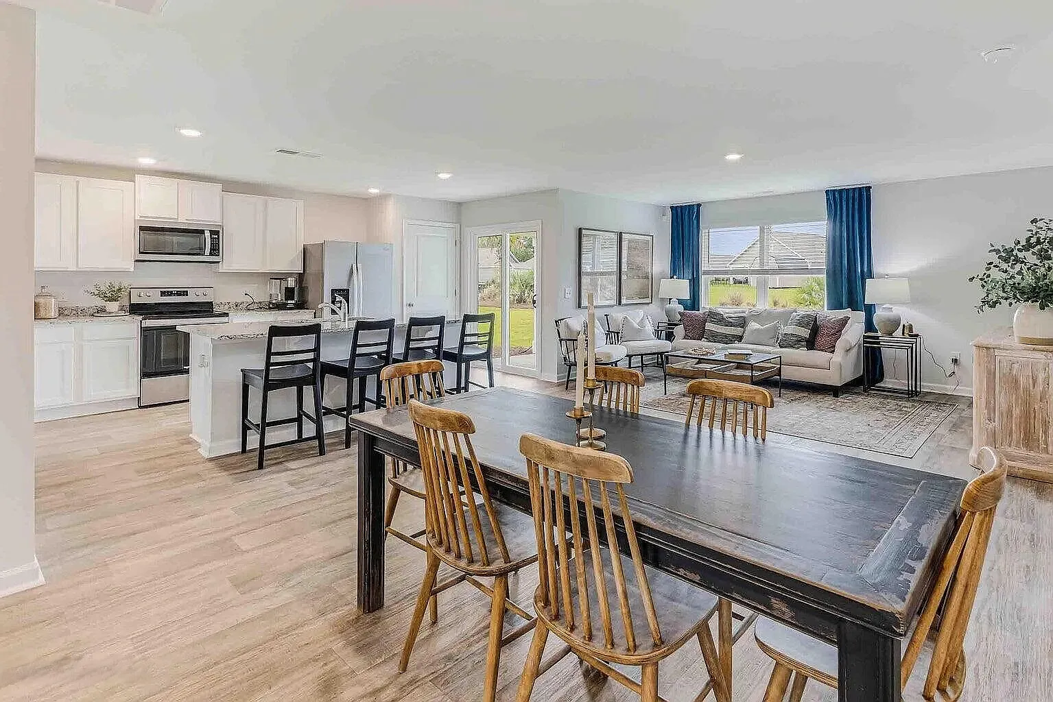 3 bed, 2.0 bath, 1476 sqft, $1,800 — Photo 2