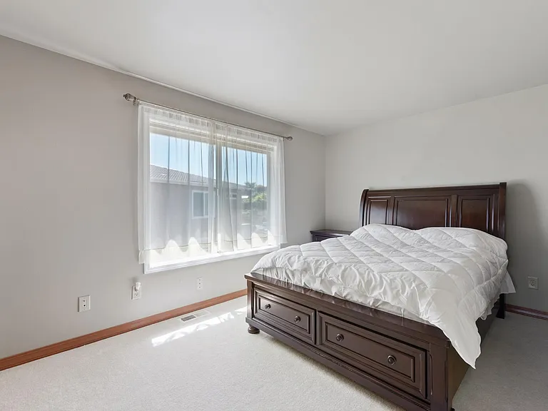 1920 Parkview Dr NE — Photo 22