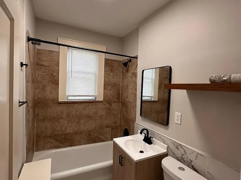 83 Aldine St #2R — Photo 16